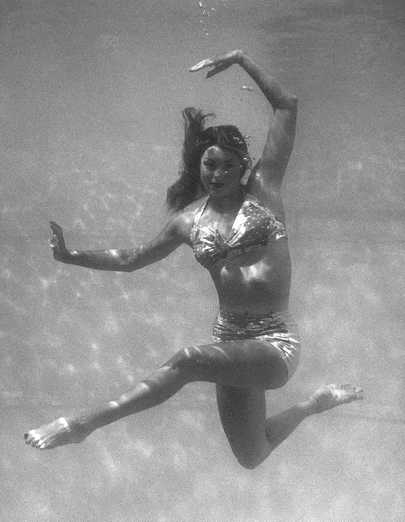 Illustration for article titled Talented Almost-Mermaid Esther Williams Has Died